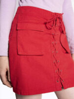 Červená džínsová minisukňa so šnurovaním na prednom diele