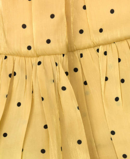 Žltá volánová sukňa s drobnými bodkami