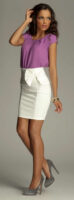 Biela krátka formálna sukňa s vysokým pásom a veľkou mašľou