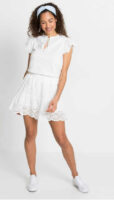 Biela letná sukňa v krátkej dĺžke zdobená očkovou výšivkou