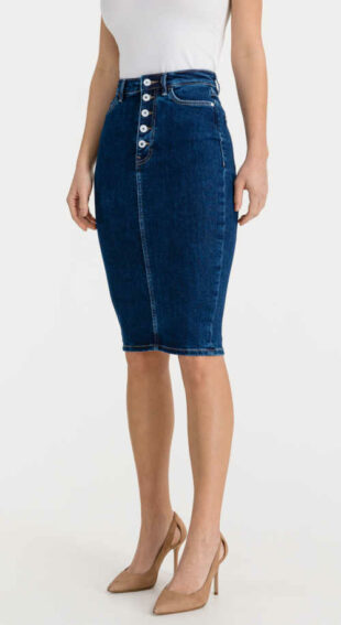 Dámska štýlová džínsová sukňa Guess ktorá lichotí postave