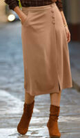 Dámska sukňa s karamelovými rukávmi v midi dĺžke