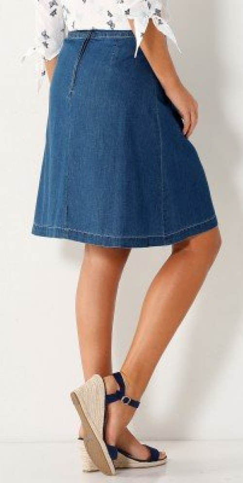 Širšia džínsová sukňa nad kolená