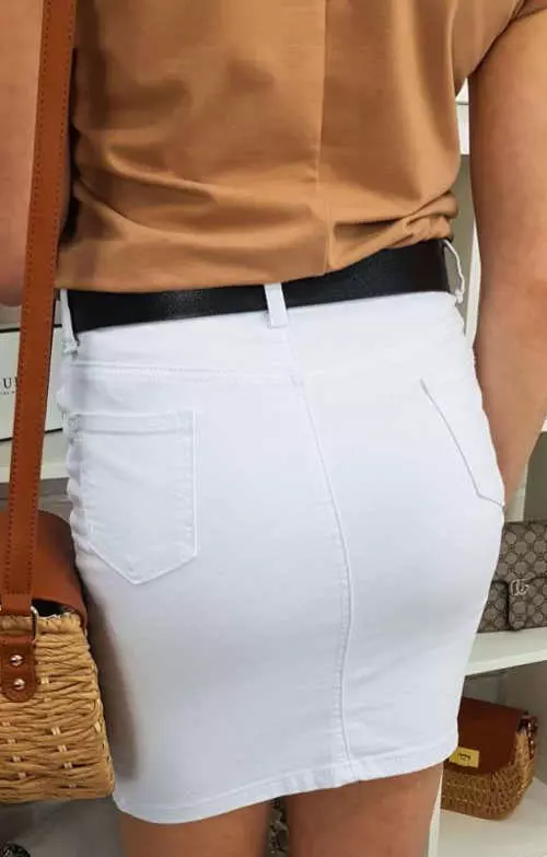 Biela džínsová minisukňa s vreckami na chrbte
