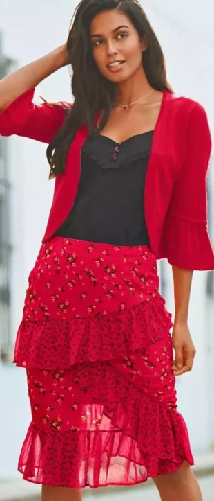 Lacná červená dámska sukňa s asymetrickými volánmi