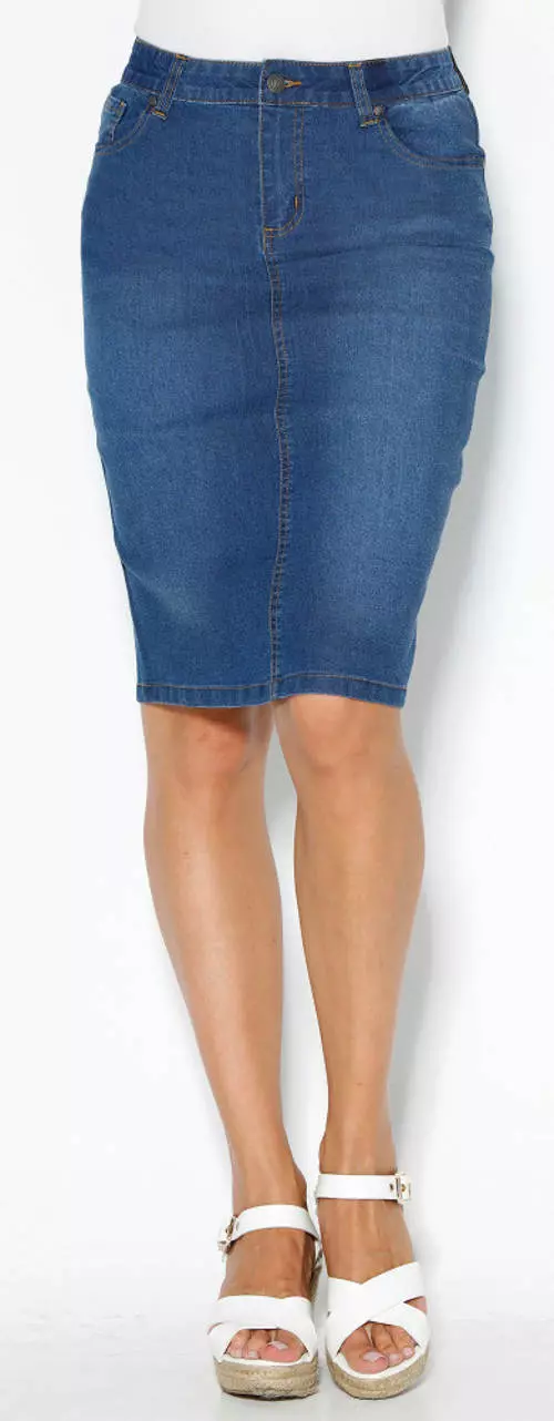 Modrá džínsová sukňa po kolená