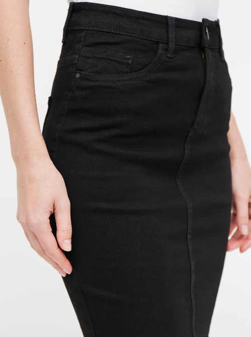 Úzka čierna džínsová sukňa s vreckami