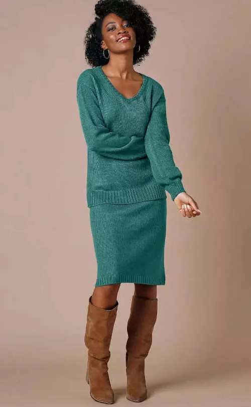 Jednofarebná pletená sukňa rovného strihu s elastickým pásom
