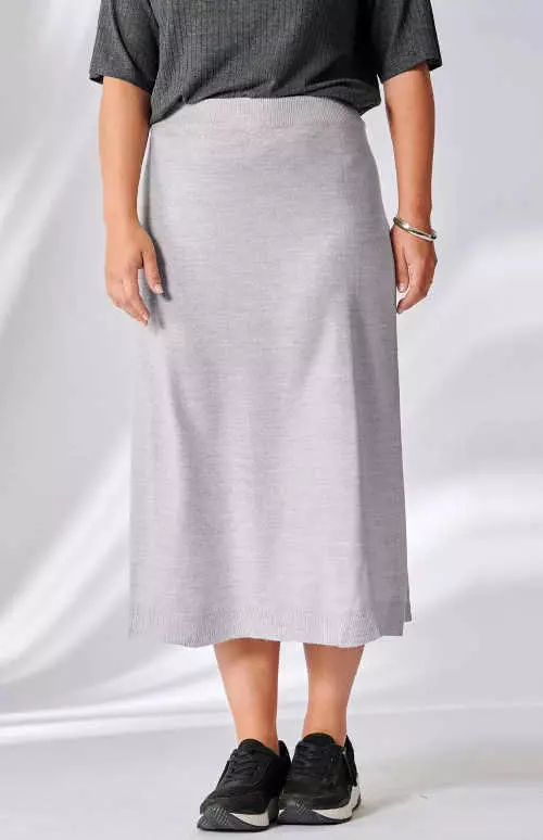 Sivá sukňa s elastickým pásom