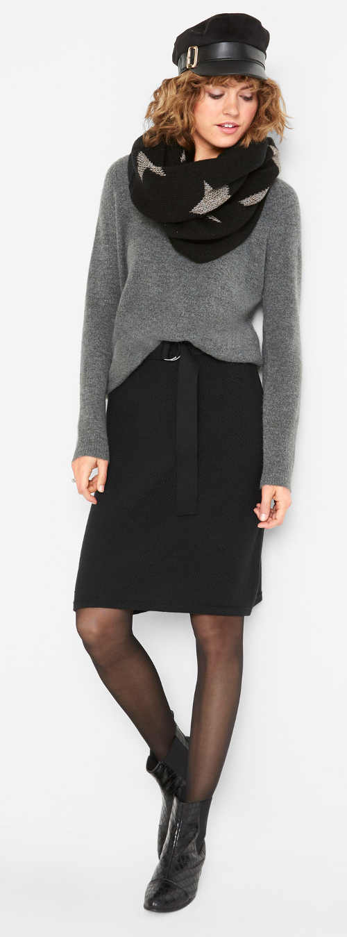 Čierna pletená sukňa s opaskom