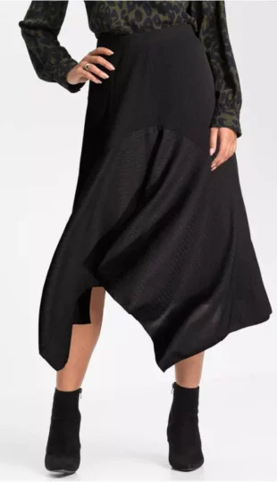 Čierna sukňa s asymetrickým strihom