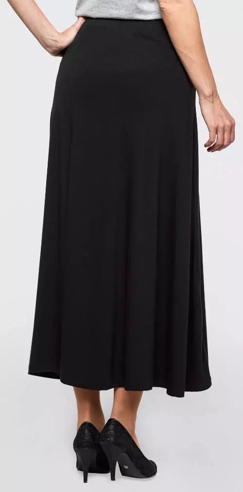 Dlhá čierna pletená sukňa