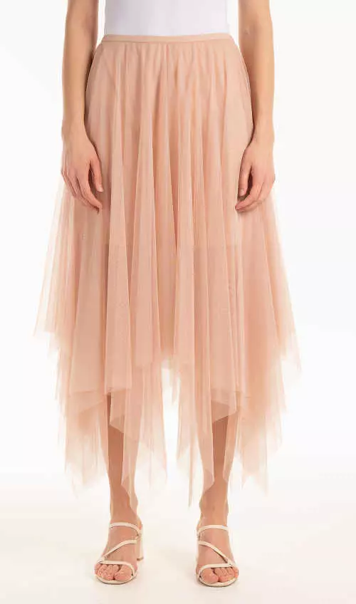 Módna tylová sukňa v ružovom asymetrickom strihu