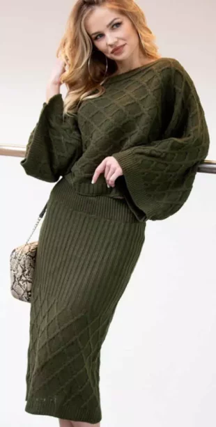 Pletená dámska kostýmová sukňa a sveter