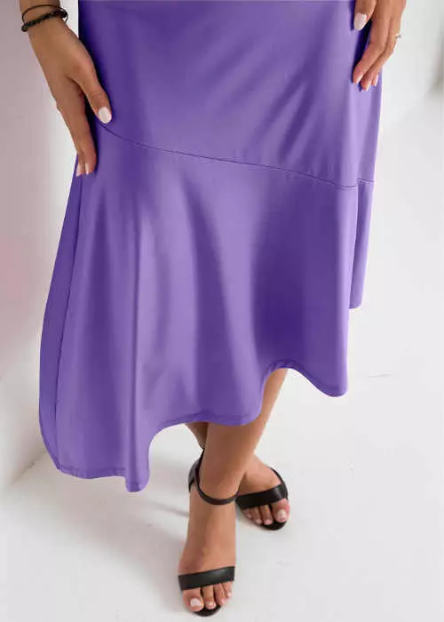 Fialová sukňa v asymetrickom dizajne