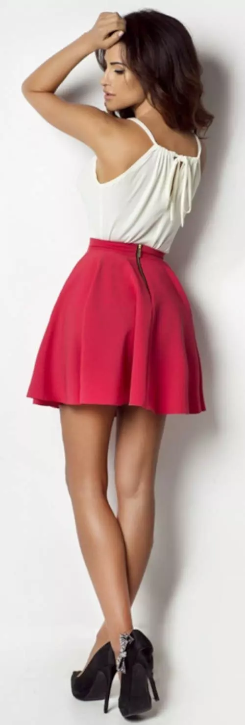 Jednofarebná červená dámska minisukňa