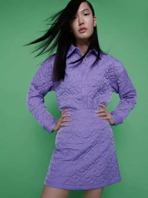 Krátka fialová moderná sukňa