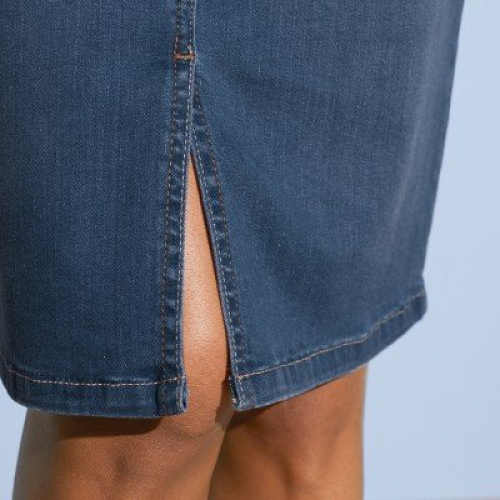 Dámska džínsová sukňa po kolená