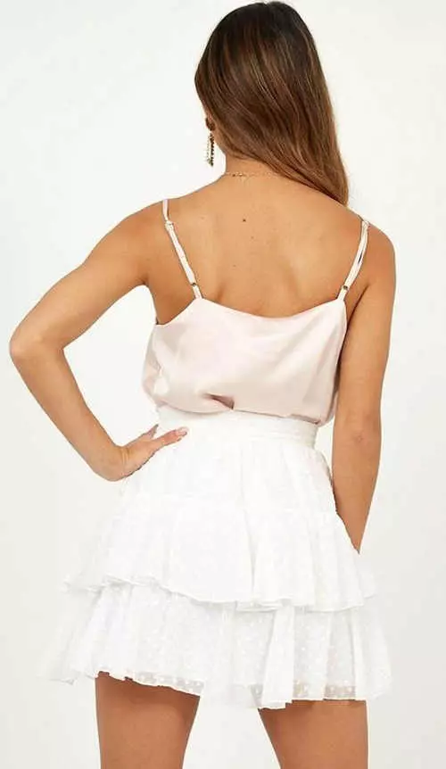 Krátka biela letná spoločenská sukňa s volánmi