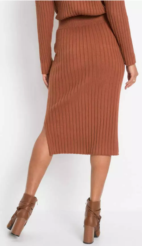 Pletená hnedá sukňa s dĺžkou po kolená