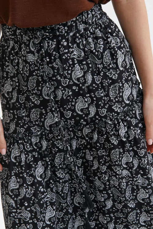Vzorovaná sukňa so zaväzovaním v páse
